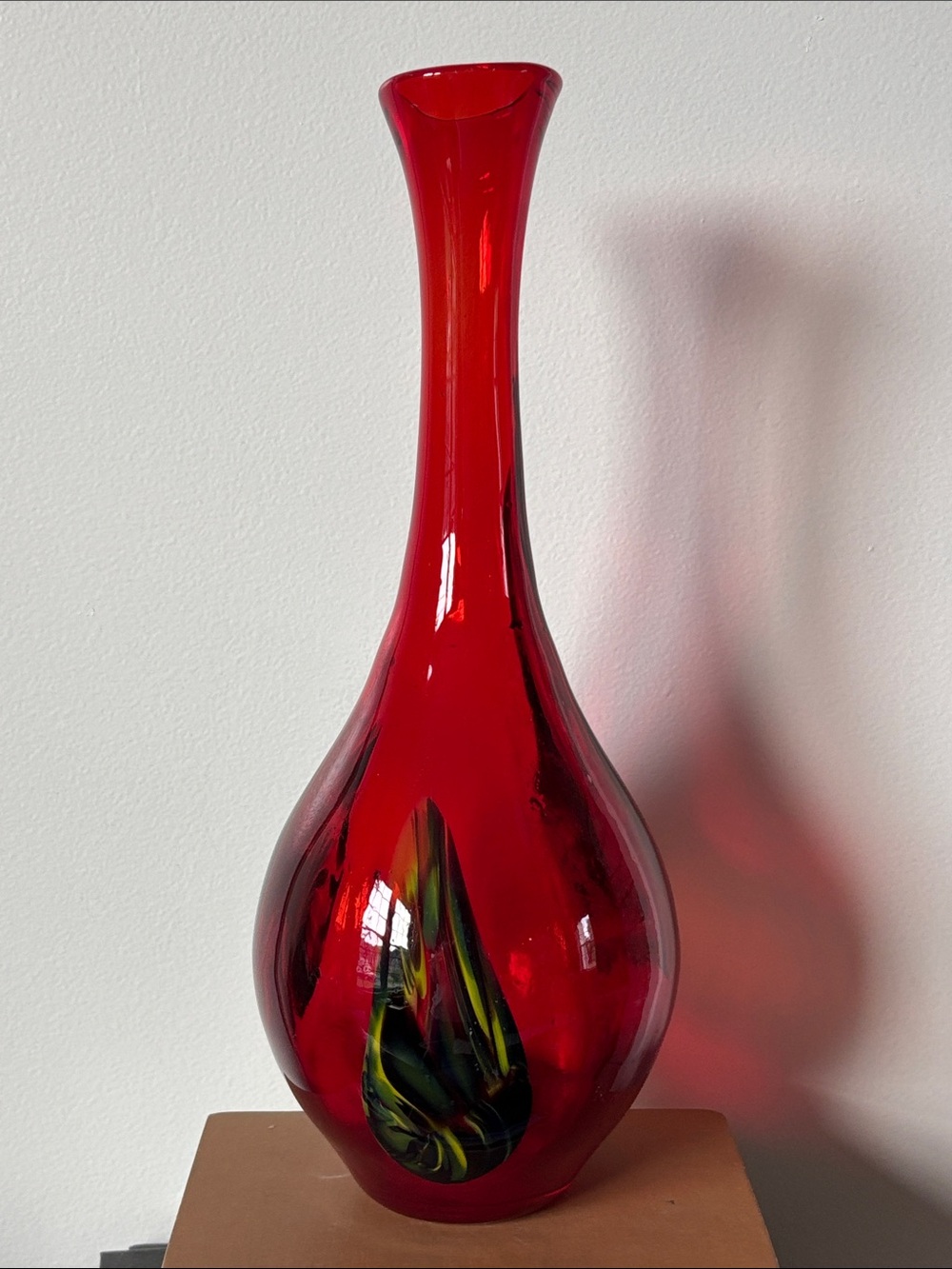 Vintage Pier 1 Imports Ruby Red Art Glass Vase Swirl Accent MCM Style Home Decor - Picture 2 of 6